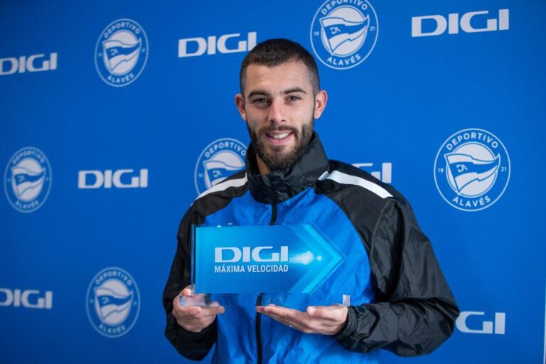 Luis Rioja, jugador del Deportivo Alavés, gana el Premio DIGI al jugador más rápido del Alavés en noviembre